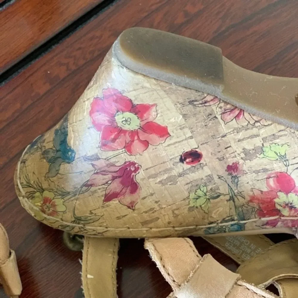 Born BOC BEIGE LEATHER SANDALS SIZE US 9​​​​